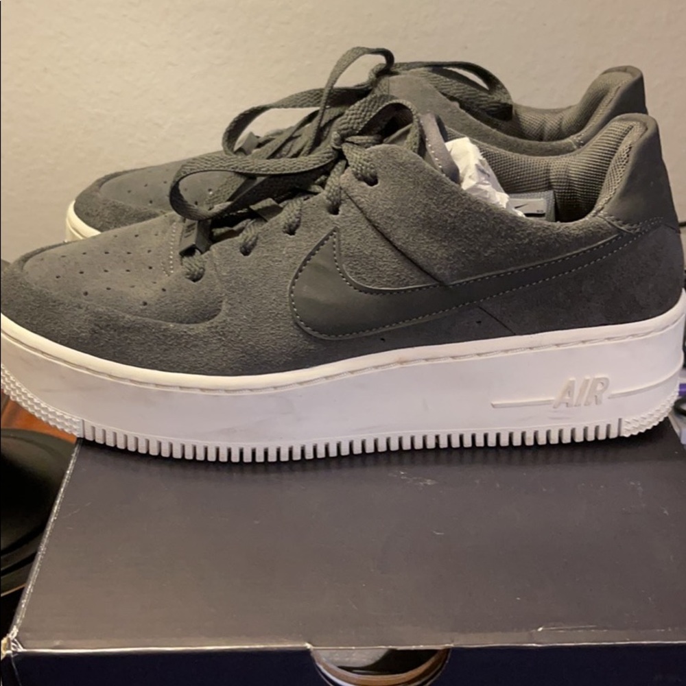Women’s Nike Air Force 1’s Size 9